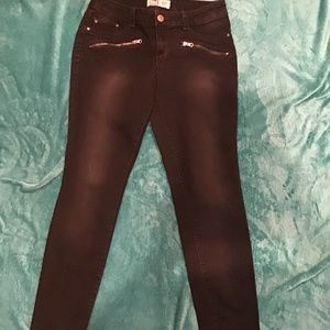 💚3/$25 l.e.i. junior size 11 black jeans with gold zippers on front